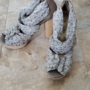 Seychelles heels 7.5b